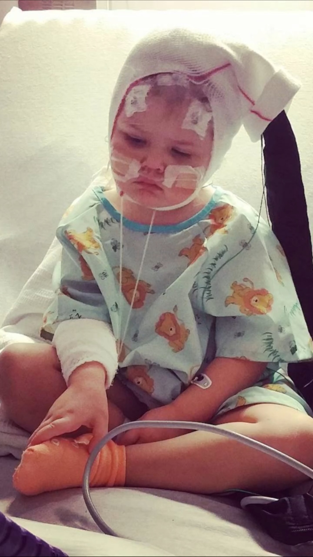 Alice, uma menina de 4 anos que precisa de ajuda